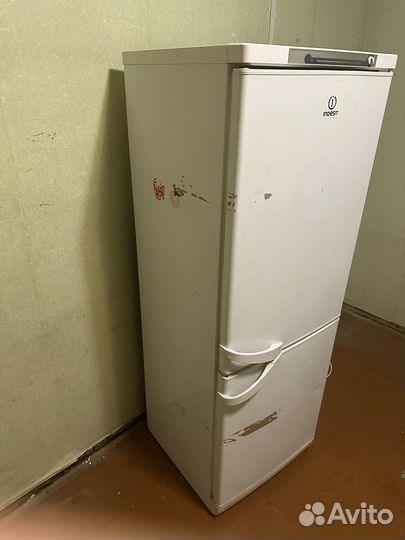 Холодильник Indesit SB1670.028