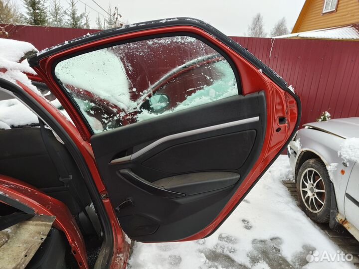 Задняя правая дверь LADA vesta