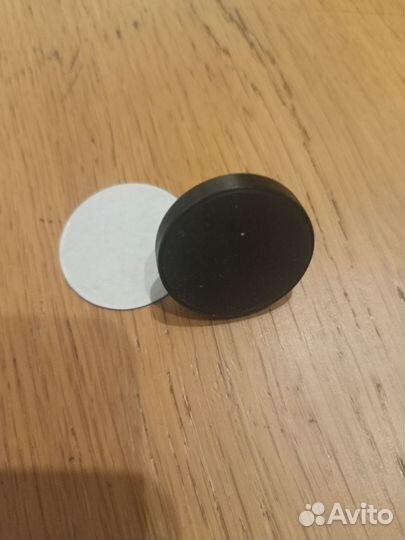 Магнитный держатель для телефона в машину