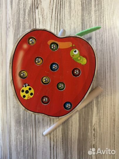 Игрушка «яблоко с червяками»