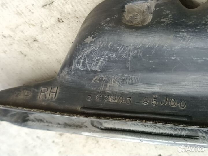 Решетка вентиляционная Toyota Hiace правая