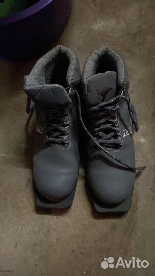 Лыжные ботинки