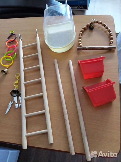 Клетка для птиц. Оборудование для клетки