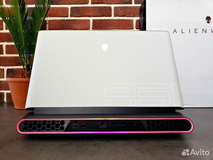 Alienware Area 51M - i9 9900K + RTX 2080 200 Вт