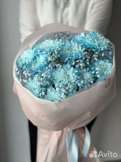 Букет из голубой хризантемы