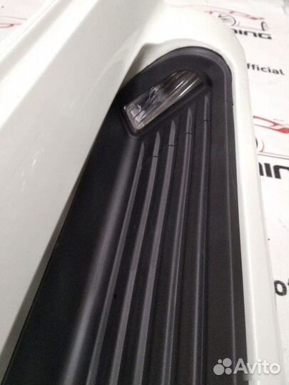 Пороги на Lexus LX с подсветкой белый перламутр