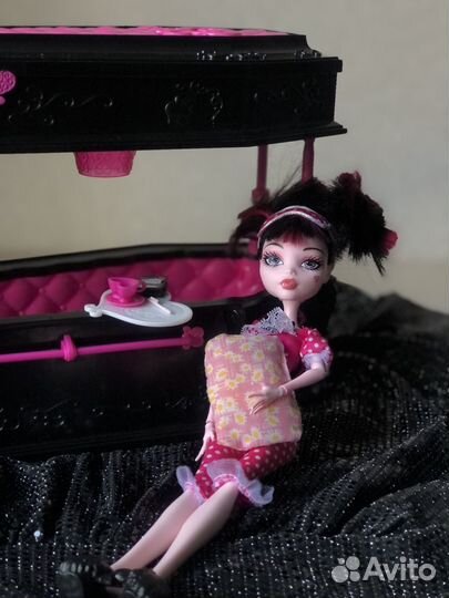 Monster High гроб для Дракулауры