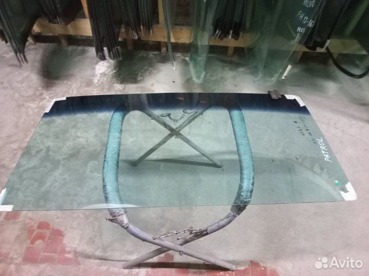 Стекло лобовое переднее Nissan Patrol Y60