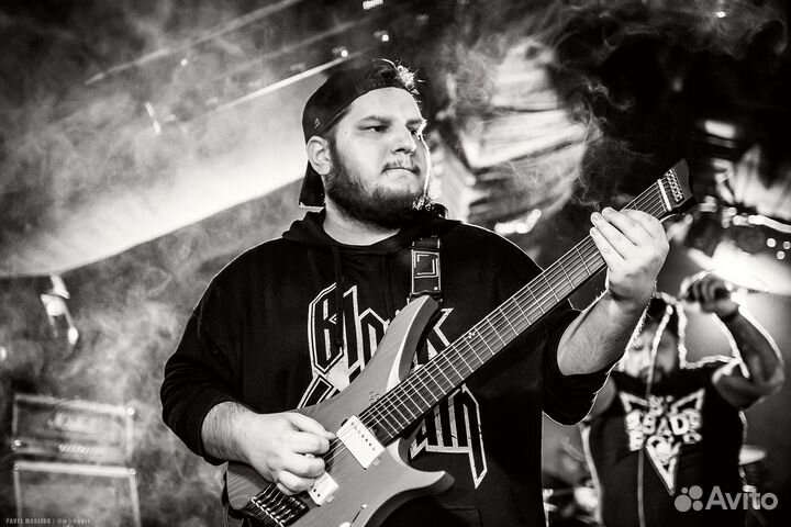 Преподаватель игры на гитаре