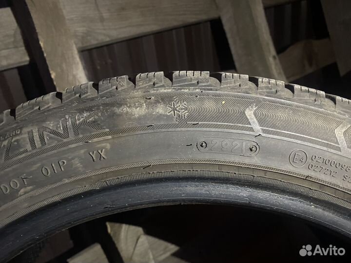Triangle Snowlink TWT02 235/45 R18