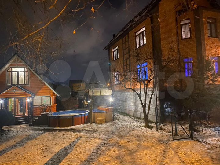 Дом 415 м² на участке 12 сот.