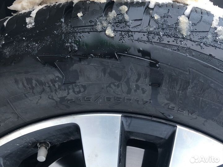 Goodyear UltraGrip Performance Gen-1 215/65 R17 99V