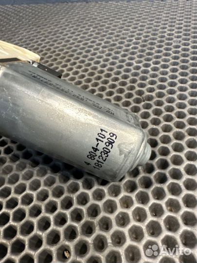 Мотор стеклоподъемника передний левый Volkswagen