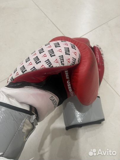 Боксерские перчатки title оригинал