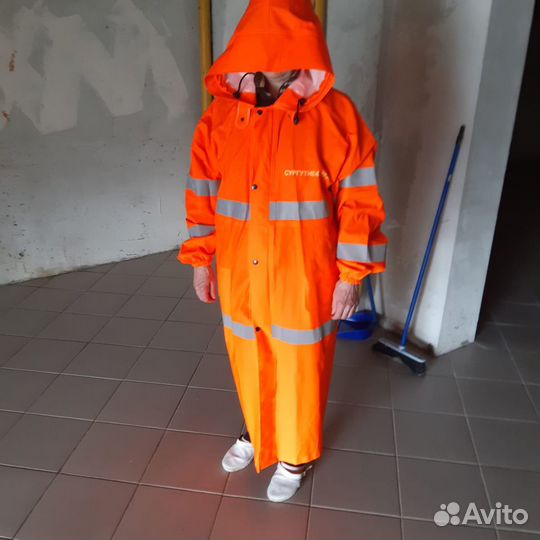 Плащ прорезиненный
