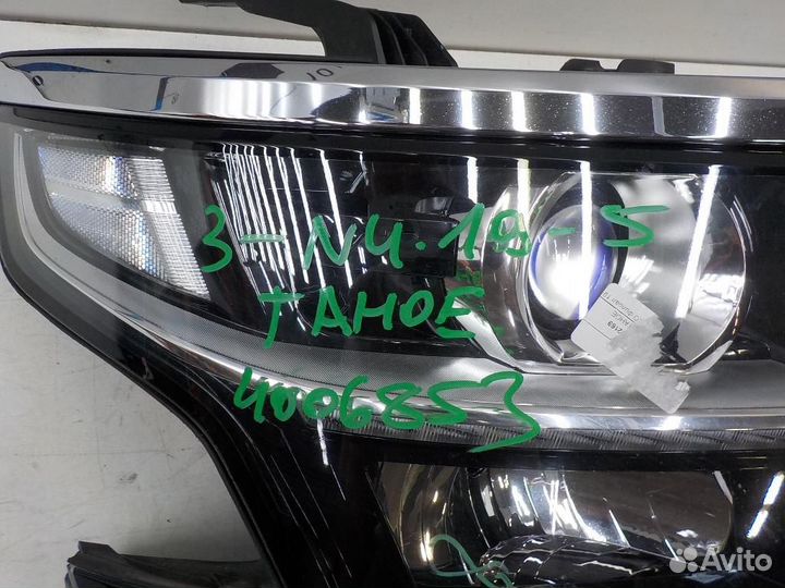 Фара правая Chevrolet Tahoe