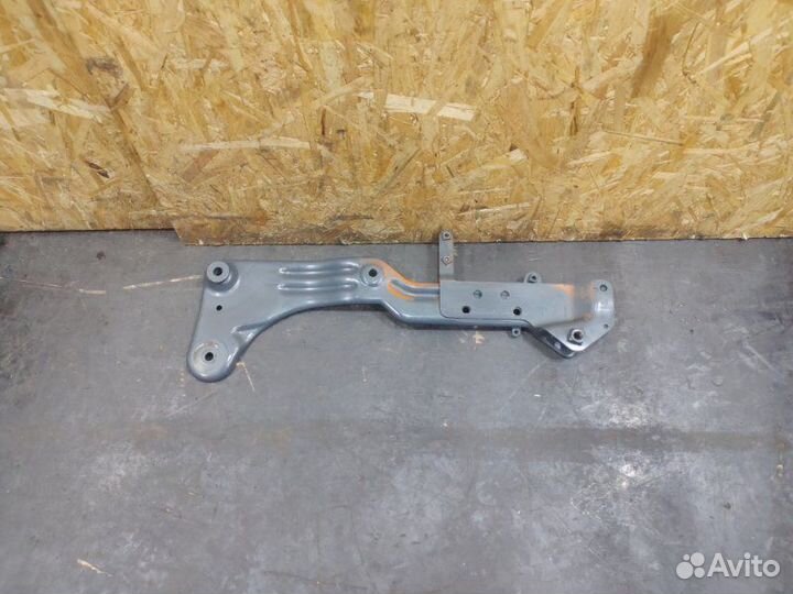 Поперечный кронштейн кабины левый Scania P 440