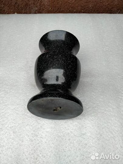 Ваза из гранита Габбро Диабаз 25х15 см