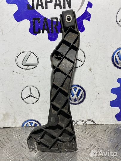 Кронштейн переднего бампера левый Audi A4 B7