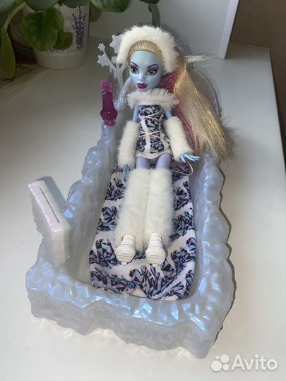 Кукла monster high эбби базовая