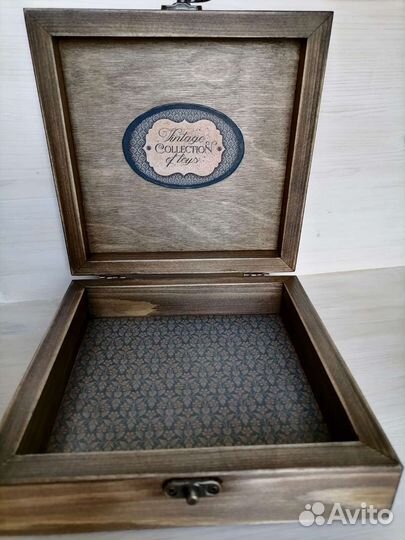 Деревянная шкатулка