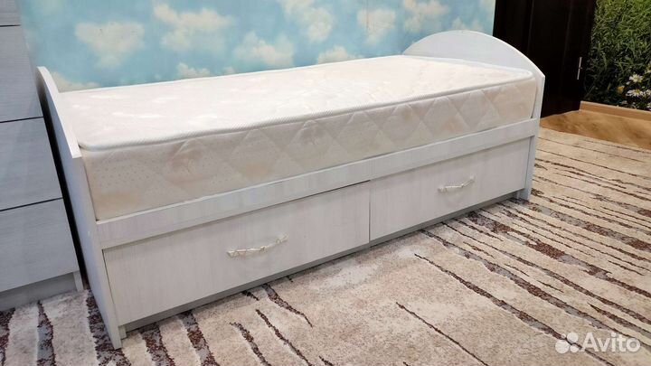 Продам кроватку с матрацем 140х70