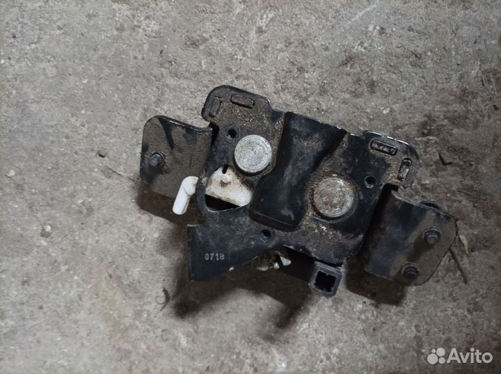 Замок крышки багажника dodge caliber