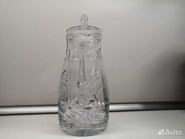 Хрустальный кувшин с крышкой