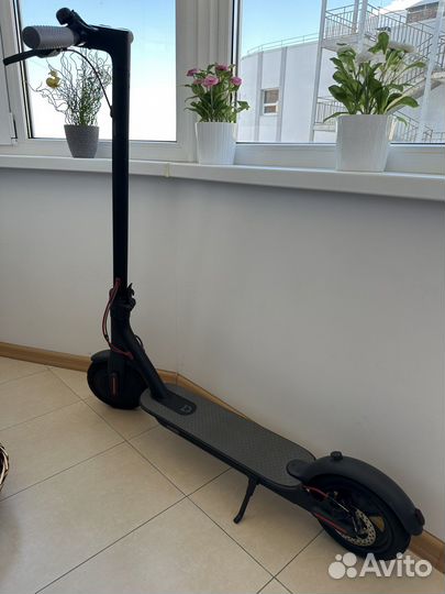 Продам электросамокат xiaomi