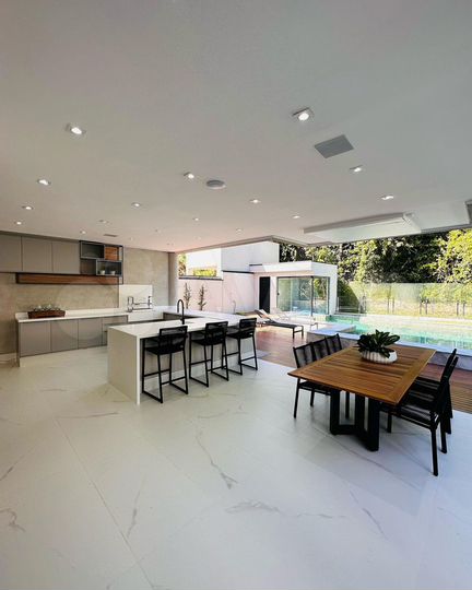 Коттедж 193 м² на участке 7 сот.