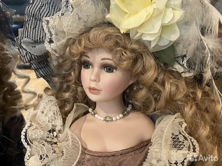 Кукла фарфоровая 48 см