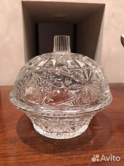 Хрустальная сахарница
