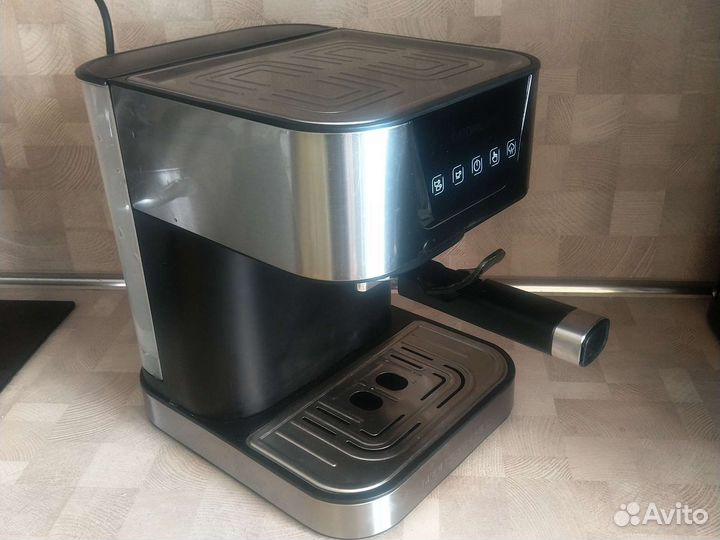 Кофеварка рожковая Redmond m-1513