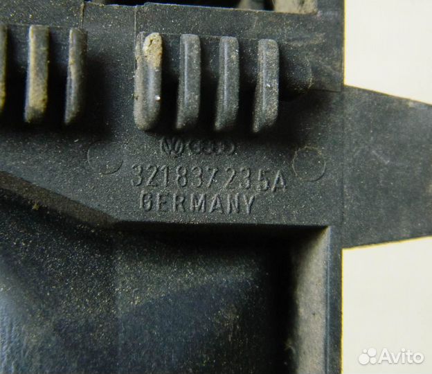 Ручка двери пер. левой внутренняя VW Golf 2