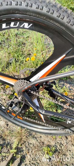 Велосипед на литых дисках 29