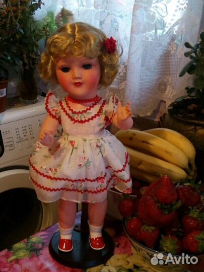 Очень яркая и красивая немецкая кукла