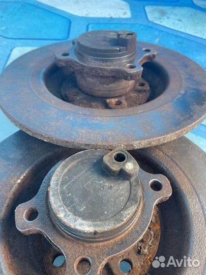 Ступица задняя комплект 31329968