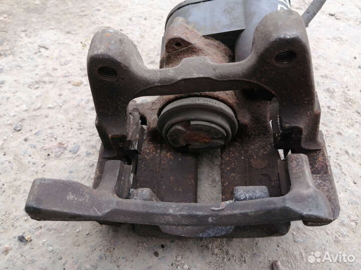 Пассат Б7 Суппорт Задний левый правый