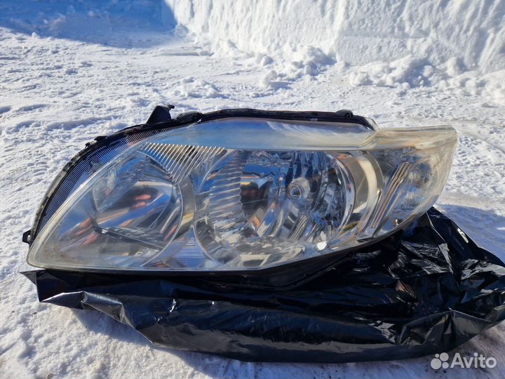 Фара левая toyota corolla 150