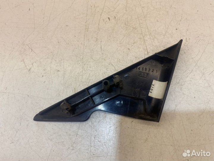 Накладка крепления зеркала передняя левая Mazda 6