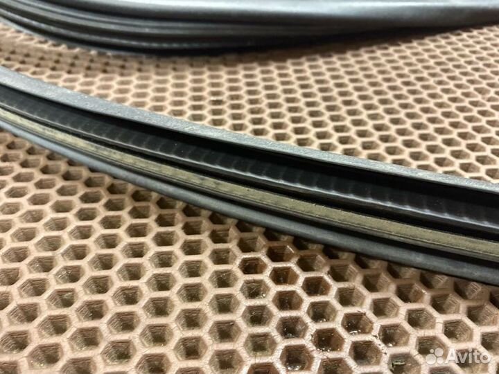 Уплотнитель двери задний левый Skoda Fabia CGP 1