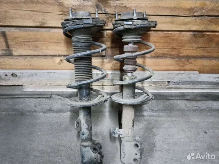 Стойки на toyota ipsum 21