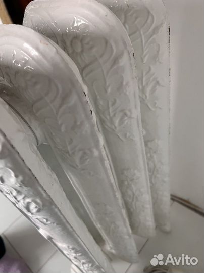 Старинная чугунная батарея