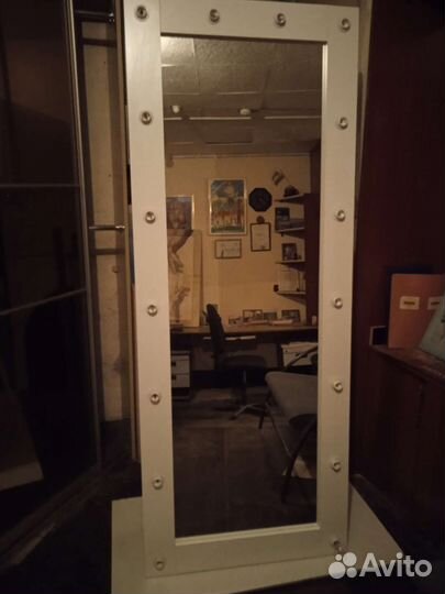 Гримерное зеркало в полный рост