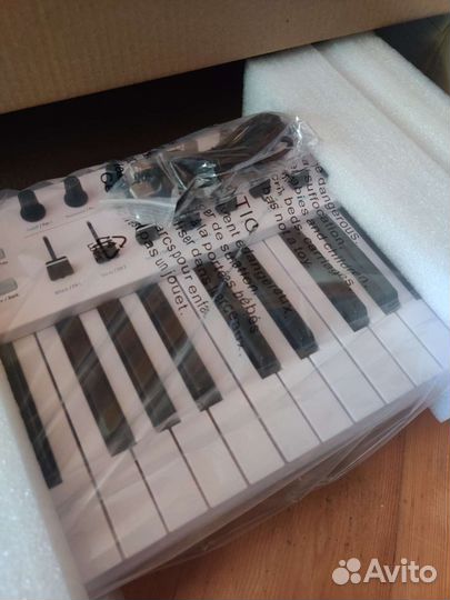 Синтезатор midi Arturia KeyLab Essential 49