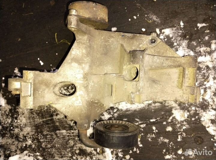 Кронштейн крепления генератора фольксваген гольф-3