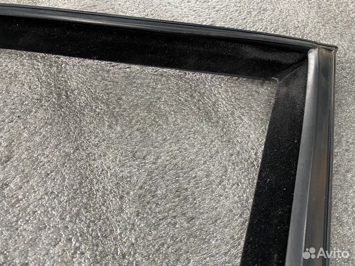 Уплотнитель стекла двери П/Л BMW 5 e60/e61