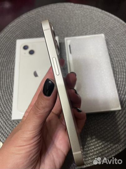 Телефон iPhone 13