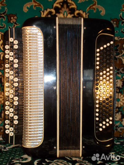 Баян цельно-планочный