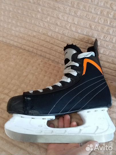 Коньки хоккейные action